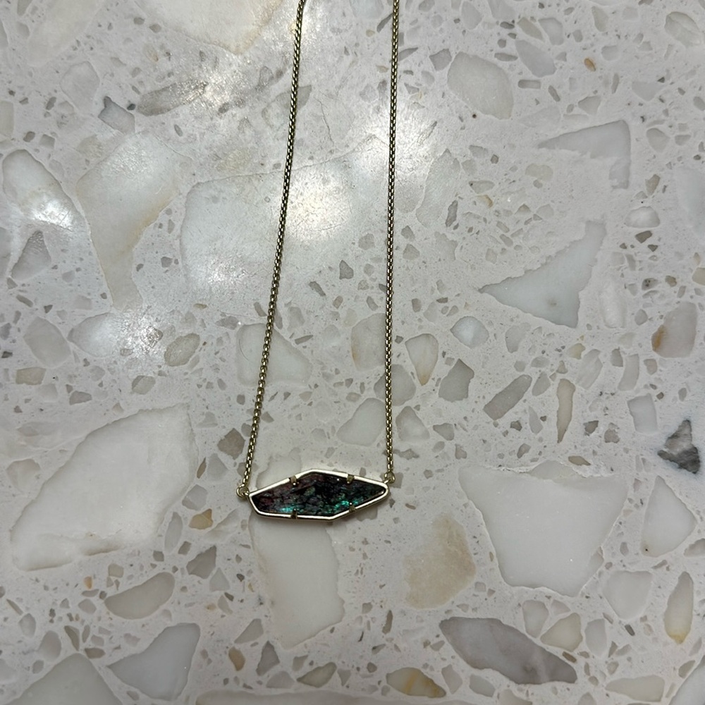 Kendra Scott necklace